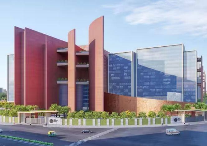 ਸੂਰਤ ਡਾਇਮੰਡ ਬੋਰਸ ਵਿੱਚ, ਆਯਾਤ-ਨਿਰਯਾਤ ਲਈ ਆਧੁਨਿਕ ਕਸਟਮ ਕਲੀਅਰੈਂਸ ਹਾਊਸ, ਪ੍ਰਚੂਨ ਗਹਿਣਿਆਂ ਦੇ ਕਾਰੋਬਾਰ ਲਈ ਗਹਿਣੇ ਮਾਲ, ਅੰਤਰਰਾਸ਼ਟਰੀ ਬੈਂਕਿੰਗ ਸਹੂਲਤਾਂ ਅਤੇ ਸੁਰੱਖਿਅਤ ਵਾਲਟ ਆਦਿ ਬਣਾਏ ਗਏ ਹਨ।