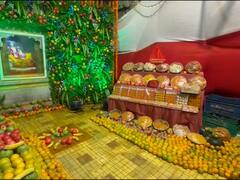 सोन्याची जेजुरी! देवाच्या गडावर फळांची आणि फाराळाची आकर्षक आरास; भाविकांची अलोट गर्दी