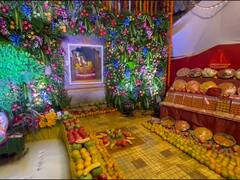 सोन्याची जेजुरी! देवाच्या गडावर फळांची आणि फाराळाची आकर्षक आरास; भाविकांची अलोट गर्दी