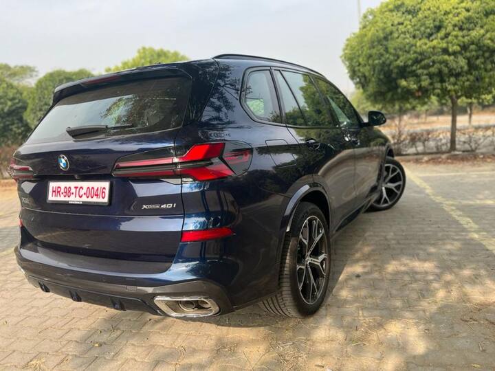 There is air suspension which makes for a smoother drive but it is still more for dynamics than a floaty type of ride quality which other luxury SUVs have. Where the new X5 also scores is the sheer presence on offer with a sharp new look with a new bumper while the illuminated kidney grille is another wow factor along with the way those fancy LED lamps operate. Then you see those huge 21-inch wheels and a look at those massive rear tyres especially makes it seem like it is a supercar! (Image Credit: Somnath Chatterjee)