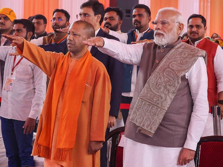 PM Modi uses AI tool 'Bhashini' while delivering his speech in Varanasi  kasi Kashi Tamil Sangamam PM Modi AI Tool: அடுத்த லெவலுக்கு சென்ற பிரதமர் மோடி - காசி தமிழ் சங்கத்தில் AI டூல் மூலம் சிறப்பான சம்பவம்!