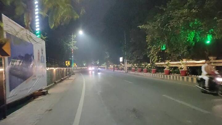 काशी के अलग-अलग जगह पर हजारों पोस्टर दिखाई दे रहे हैं.