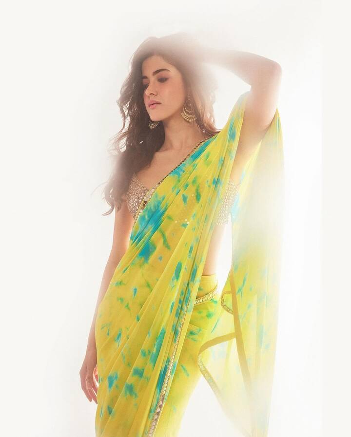 શનાયા કપૂરના ફેન્સ પણ તેના નવા સાડી લૂકને જોરદાર લાઈક કરી રહ્યા છે.