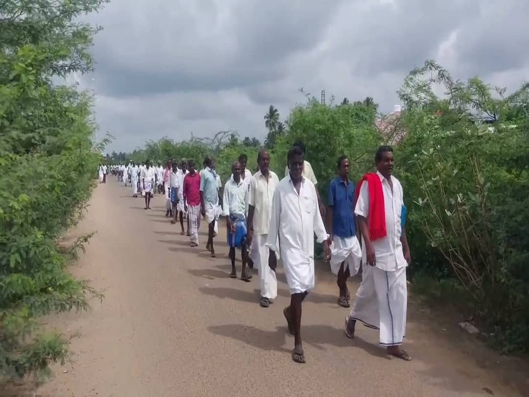 முத்துப்பேட்டை வட்டாட்சியர் தலைமையில் நடந்த சமாதான கூட்டத்தின் மூலம் மீனவர்களின் போராட்டம் வாபஸ் Thiruvarur district fishermen's protest was called off through a peace meeting led by Muthupet District Commissioner - TNN முத்துப்பேட்டை வட்டாட்சியர் தலைமையில் நடந்த சமாதான கூட்டத்தின் மூலம் மீனவர்களின் போராட்டம் வாபஸ்
