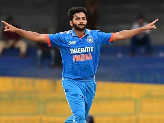 भारताचा अष्टपैलू शार्दूल ठाकूर मिनि आयपीएल लिलावात मालामाल होण्याची शक्यता आहे. कोलकाता संघाने त्याला रिलिज केले होते, त्यानंतर तो आता लिलिवात सामील होतोय. गोलंदाजीसह शेवटच्या षटकात फटकेबाजीसाठी शार्दूल ठाकूरला ओळखलं जाते. शार्दूलची बेस प्राईद दोन कोटी रुपये आहे.