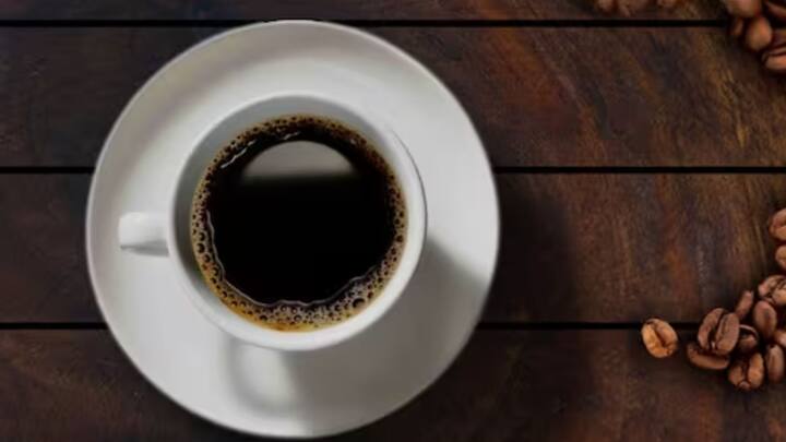 গবেষণায় এই তথ্য উঠে এসেছে।   A Rich and Tantalizing Brew: A History of How Coffee Connected the World  বইটিতে এনিয়ে বিস্তারিত রয়েছে, অতীতে হাত ধোয়ার কাজে কফি ব্যবহার করা হত।