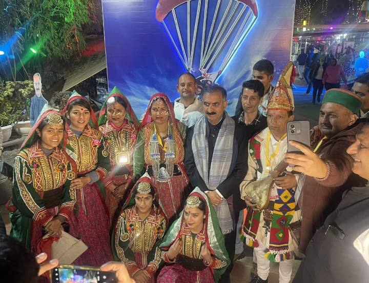 CM Sukhvinder Singh Sukhu inaugurated snow festival in Dilli Haat hill culture get special recognition ann CM सुक्खू ने दिल्ली हाट में किया हिम महोत्सव का शुभारंभ, पहाड़ी संस्कृति को मिलेगी विशिष्ट पहचान