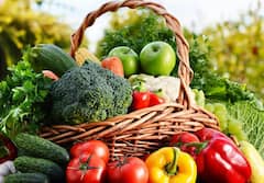 Photo : गवार, भेंडी 120 रुपये किलो, कोणत्या भाज्याचा किती दर?