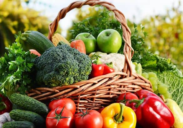 उत्पादनात घट झाल्यानं गेल्या आठवडाभरात भाजीपाल्याची आवक घटलीय. यामुळं भाज्यांच्या दरात 20 ते 30 रुपयांची वाढ (Vegetable prices) झालीय.