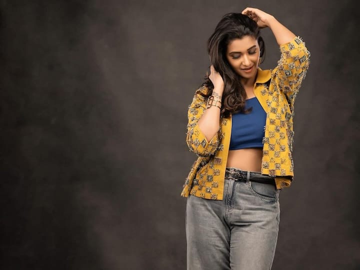 Dootha Series Heroine Priya Bhavani Shankar : దూత సిరీస్​ ఫేమ్​ ప్రియా భవానీ శంకర్ లేటెస్ట్ ఫోటోలను సోషల్ మీడియాలో షేర్ చేసింది. ఈ ఫోటోల్లో ఆమె క్యూట్​ లుక్స్​తో ఆకట్టుకుంది.