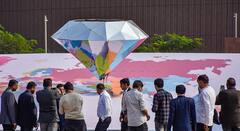 Surat Diamond Bourse: তাবড় তাবড় সংস্থার দফতর এখানেই! খুলল বিশ্বের সবচেয়ে বড় অফিসের দরজা