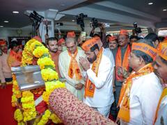 Akshat Mangal Kalash Yatra: CM शिंदे ने अयोध्या में राम मंदिर के उद्घाटन से पहले ‘कलश यात्रा’ में लिया हिस्सा, देखें तस्वीरें