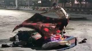 Ahmedabad News: પોલીસ બની પ્રજાનો સાચો મિત્ર, ઓઢવ પોલીસે નિરાધાર લોકોને ધાબળાનું કર્યું વિતરણ
