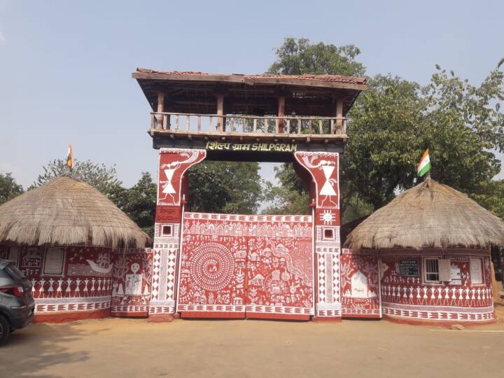 इनके साथ ही इंटरनेशनल सेंटर दिल्ली के कलाकारों की कथकली, मैतेई का मणिपुरी रास, पंजाब पुलिस बैंड की धमाकेदार पेशकश, भानुश्री दास का उत्तर पूर्वी फैशन शो, आठ माह में 115 देशों की यात्रा कर लौटा रहीस भारती का धोद ग्रुप, यारोला पॉपो (फ्रांस), महाराजा सियाजीराव यूनिवर्सिटी, बड़ौदा के राजेश केलकर और राम की शक्ति पूजा फेम संगीता शर्मा भी प्रस्तुतियां देंगे. 