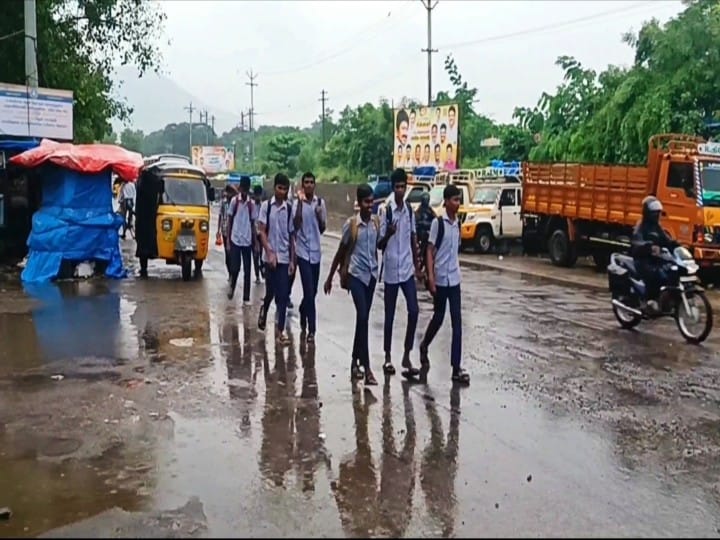 மதுரையில் தொடர் மழை... நனைந்தபடி பள்ளிக்கு சென்ற மாணாக்கர்