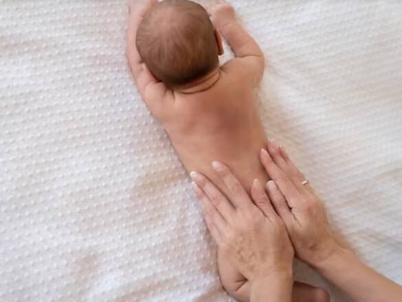 ਸਰਦੀਆਂ ਵਿੱਚ ਅਜਿਹੇ ਤੇਲ ਦੀ ਚੋਣ ਕਰਨੀ ਚਾਹੀਦੀ ਹੈ ਜਿਸ ਵਿੱਚ ਵਿਟਾਮਿਨ ਈ ਅਤੇ ਐਂਟੀਆਕਸੀਡੈਂਟ ਵਰਗੇ ਗੁਣ ਹੋਣ, ਜੋ ਬੱਚਿਆਂ ਦੇ ਸਰੀਰ ਨੂੰ ਅੰਦਰੋਂ ਗਰਮ ਰੱਖ ਸਕਣ।