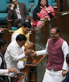 MP Politics: जब विधानसभा पहुंचे शिवराज, सीएम मोहन यादव से इस अंदाज में की मुलाकात