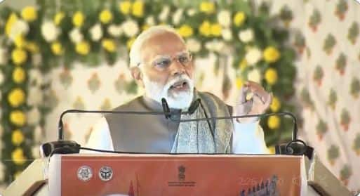 Video In A First, AI Tool Used For Real-time Translation of PM Modi's Speech Into Tamil abpp Kashi Tamil Sangamam : ਭਾਰਤ  'ਚ ਪਹਿਲੀ ਵਾਰ  AI ਇਸਤੇਮਾਲ, ਹਿੰਦੀ ਵਿੱਚ ਭਾਸ਼ਣ ਦੇ ਰਹੇ ਸੀ ਪੀਐਮ ਮੋਦੀ, ਲਗਾਤਾਰ ਤਮਿਲ 'ਚ ਹੋ ਰਿਹਾ ਸੀ ਅਨੁਵਾਦ, ਵੇਖੋ ਵੀਡੀਓ