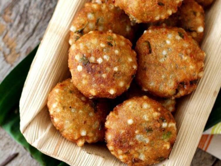 Tasty and crunchy Saggubiyyam Vadalu for breakfast Saggubiyyam Vadalu Recipe : సగ్గుబియ్యంతో క్రంచీ వడలు.. టేస్టీ బ్రేక్​ఫాస్ట్ రెసిపీ