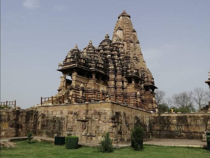 Madhya Pradesh Visit Khajuraho in new year for just Rs 1500 see UNESCO world heritage site ann MP News: नए साल पर सिर्फ 1500 रुपये में कर सकते हैं खजुराहो की सैर, देखें विश्व धरोहर की तस्वीरें