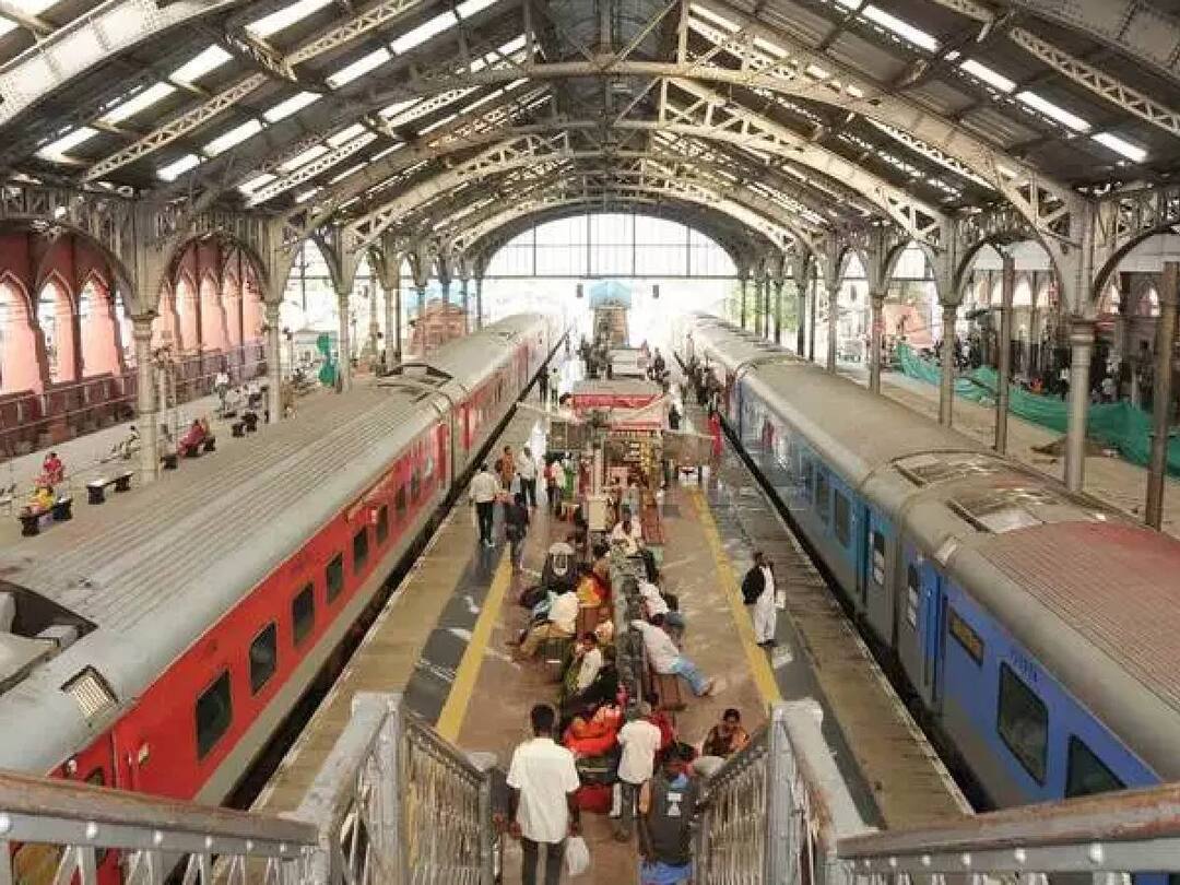 TN Rains: வெள்ளத்தில் மிதக்கும் தென் மாவட்டங்கள்.. ரயில்கள் பாதி வழியில் நிறுத்தம்.. இன்று சேவை ரத்து..! TN Rain Alert train service cancelled for heavy flood in southern districts TN Rains: வெள்ளத்தில் மிதக்கும் தென் மாவட்டங்கள்.. ரயில்கள் பாதி வழியில் நிறுத்தம்.. இன்று சேவை ரத்து..!