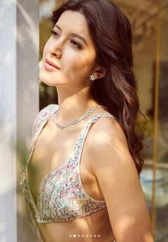 Shanaya Kapoor: ਸ਼ਨਾਇਆ ਕਪੂਰ ਨੇ ਟ੍ਰੇਡਿਸ਼ਨਲ ਲੁੱਕ ਦੇ ਨਾਲ ਲਾਇਆ ਹੌਟਨੈੱਸ ਦਾ ਤੜਕਾ, ਦੇਖੋ ਫੋਟੋਆਂ