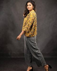 Priya Bhavani Shankar : டிமாண்டி காலனி  2 ப்ரோமோஷனில் பிசியான பிரியா பவானி சங்கர்!