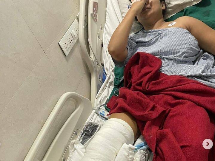 प्रिया सिंह ने एक्सीडैंट के बाद की तस्वीरें अपने आधिकारिक इंस्टाग्राम पर पोस्ट करते हुए इस बात की जानकारी दी. उन्होंने अपने बायफ्रैंड पर जान से मारने का इल्जाम लगाया है. एक्सीडैंट में प्रिया सिंह की पीठ, पैर और पेट में काफी चोट आई है.