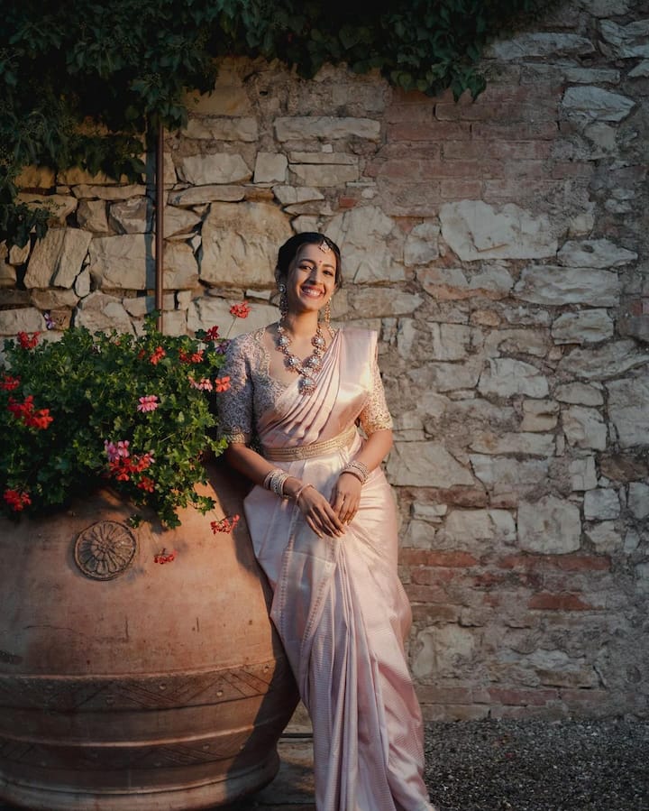 మెగా డాటర్​గా తెలుగు ఇండస్ట్రీలోకి అడుగుపెట్టింది నిహారిక. అయితే ముందుగా బుల్లితెరలో సత్తా చాటుకుంది.