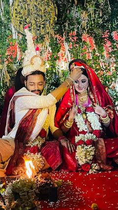 Saurav-Darshana: একে অপরের পা ছুঁয়ে প্রণাম, সমান সম্মান-ভালবাসা-আলিঙ্গনে সৌরভ-দর্শনার ভাতকাপড়