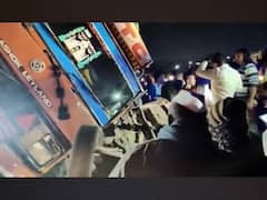 पुणे-नाशिक महामार्गावर संगमनेरमध्ये भीषण अपघात, टेम्पो कारवर कोसळल्याने चौघांचा मृत्यू