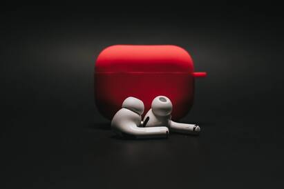 Apple AirPods Watches To Get Major Upgrades Next Year all you need to know Apple AirPods Watches: আরও ইউজার ফ্রেন্ডলি হতে চলেছে নেক্সট জেনারেশন অ্যাপেল ওয়াচ এবং এয়ারপডস, কী কী সুবিধা পাওয়া যাবে?