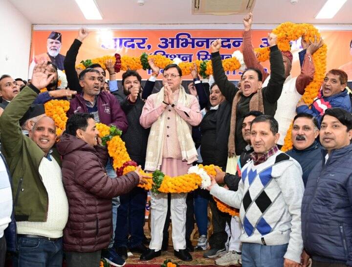 Labor unions thanked Uttarakhand CM Pushkar Singh Dhami for successful rescue operation in Uttarkashi Tunnel Uttarakhand: श्रमिक संगठनों ने उत्तरकाशी टनल रेस्क्यू के लिए CM धामी को किया सम्मानित, PM मोदी की तारीफ की