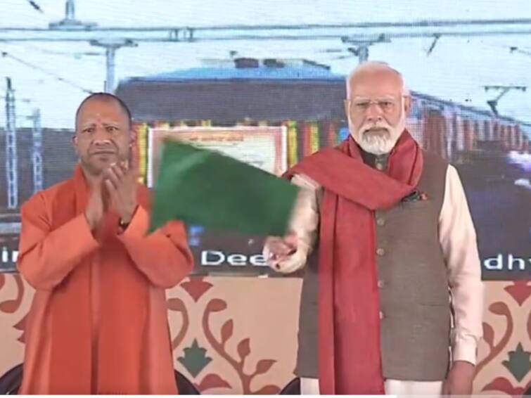 PM Modi Saffron Vande Bharat Train Varanasi Delhi India To Become Third Largest Economy During My Third Term: PM Modi's 'Guarantee' In Varanasi