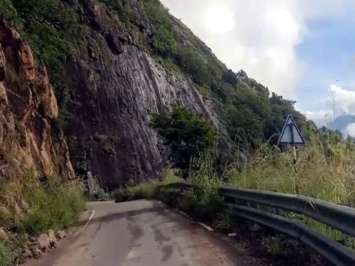 Tamil Nadu and Kerala border road landslide Traffic damage தமிழக - கேரள எல்லை பாதை போடி மெட்டில் மண் சரிவு! பயணிகள் கடும் அவதி!