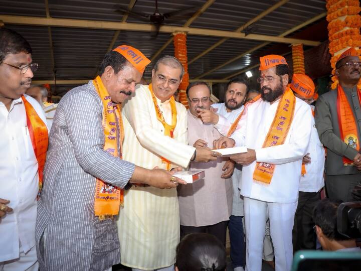 उसने आगे कहा, 'यह कलश यात्रा ठाणे जिले के हर इलाके में जाएगी और फिर राम मंदिर में भगवान रामलला की मूर्ति की प्राण प्रतिष्ठा समारोह के लिए अयोध्या रवाना होगी.'