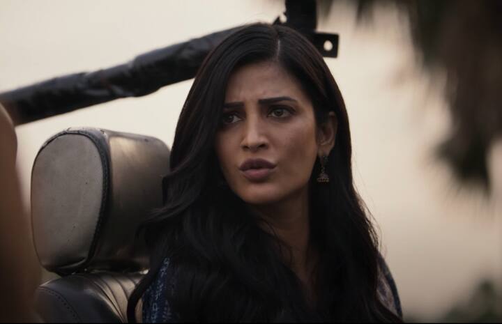सालार चित्रपटाच्या या ट्रेलरमधील श्रुती हसनच्या (Shruti Haasan) लूकनं देखील अनेकांचे लक्ष वेधले आहे.