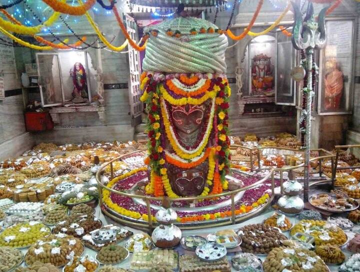 শীতকালে ভগবান পশুপতিনাথকে গুড় ও দুধের বিশেষ নৈবেদ্য দেওয়া হয়। বছরের পর বছর ধরে এই রীতি অনুসরণ করা হচ্ছে।  ছবি- ফ্রিপিক