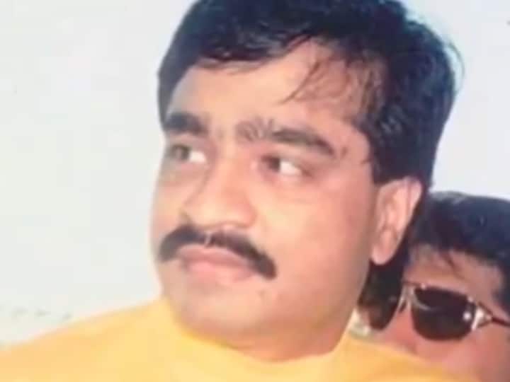 फोर्ब्स मैगजीन की रिपोर्ट बताती है कि दाऊद इब्राहिम के पास कुल 670 करोड़ डॉलर (करीब 43 हजार 550 करोड़ रुपए) की संपत्ति है और वह दुनिया के टॉप 3 अमीर डॉन की लिस्ट में शामिल है.