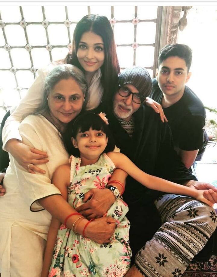 ऐश्वर्या राय और अभिषेक बच्चन कई दिनों से अपनी पर्सनल लाइफ को लेकर सुर्खियों में बने हुए हैं. खबरों के अनुसार ऐश्वर्या राय अब अपना ससुराल छोड़ अपने मां के घर शिफ्ट हो गई हैं. इसी बीच एक्ट्रेस की सास और जया बच्चन का एक पुराना इंटरव्यू सोशल मीडिया पर चर्चा में बना हुआ है. जिसमें वो ऐश्वर्या राय को लेकर बात करते हुए कह रही हैं कि, अगर मुझे ऐश्वर्या की कोई बात पसंद नहीं आती, तो मैं उनके मुंह पर बोल देती हूं.