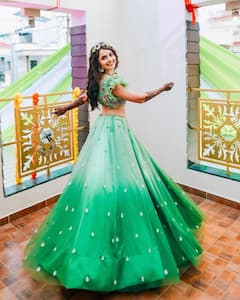 Shrenu- Akshay Wedding: श्रेनु पारिख के प्री वेडिंग फंक्शन हुए शुरू, 'इश्कबाज' एक्ट्रेस ने भर-भर हाथ लगवाईं अक्षय म्हात्रे के नाम की मेहंदी, इस दिन करेंगी शादी