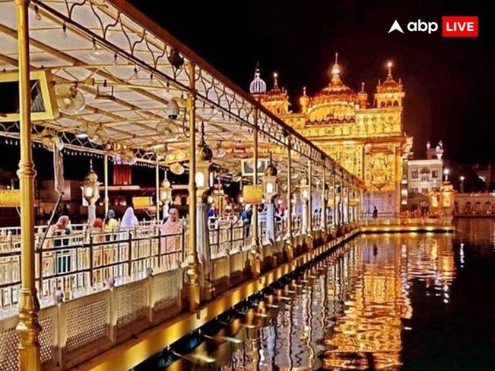 पंजाब के अमृतसर में बना गोल्डन टेंपिल सिख धर्म महत्वपूर्ण तीर्थ है. साल के पहले दिन की शुरुआत आप यहां माथा टेक कर सकते हैं.