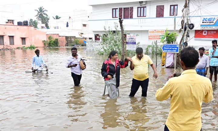 இதனால் மக்களின் இயல்புநிலை பாதிக்கப்பட்டுள்ளது.