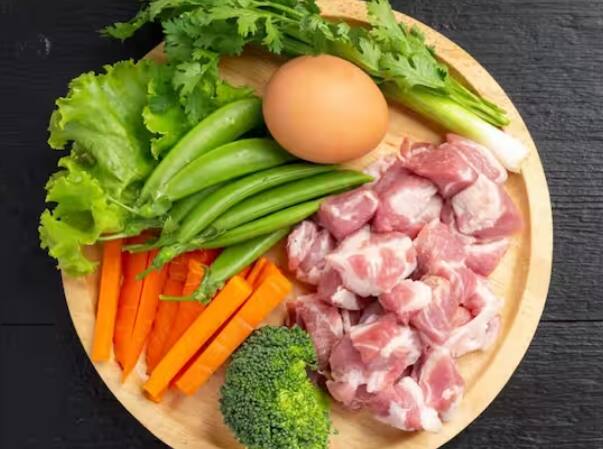 ਜਦੋਂ ਅਸੀਂ ਪ੍ਰੋਟੀਨ ਦੀ ਜ਼ਿਆਦਾ ਮਾਤਰਾ ਲੈਂਦੇ ਹਾਂ, ਤਾਂ ਇਹ ਸਾਡੇ ਗੁਰਦਿਆਂ 'ਤੇ ਵਾਧੂ ਦਬਾਅ ਪਾਉਂਦਾ ਹੈ। ਗੁਰਦੇ ਦਾ ਕੰਮ ਸਰੀਰ ਵਿੱਚੋਂ ਕੂੜੇ ਅਤੇ ਜ਼ਹਿਰੀਲੇ ਪਦਾਰਥਾਂ ਨੂੰ ਬਾਹਰ ਕੱਢਣਾ ਹੈ।