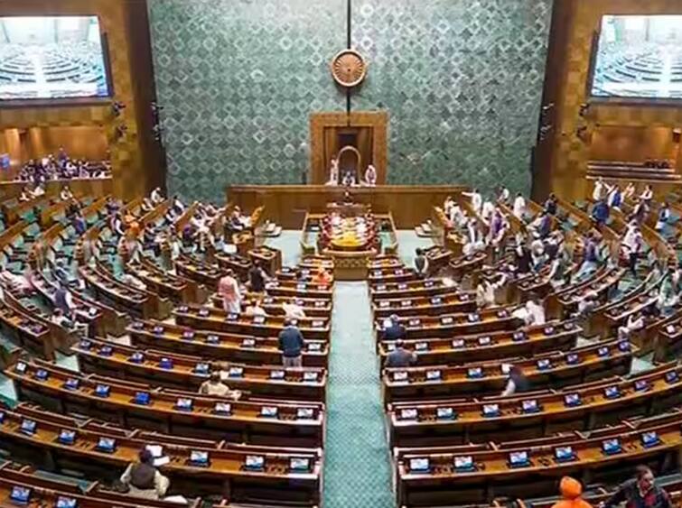 parliament winter session lok sabha mp suspended from the house counting continue ਭਾਰਤੀ ਸੰਸਦ ਦੇ ਇਤਿਹਾਸ ਦੀ ਸਭ ਤੋਂ ਵੱਡੀ ਕਾਰਵਾਈ!  ਅੱਜ ਫਿਰ 49 ਸੰਸਦ ਮੈਂਬਰਾਂ ਨੂੰ ਕੀਤਾ ਮੁਅੱਤਲ , ਹੁਣ ਤੱਕ 141 ਸੰਸਦ ਮੈਂਬਰ ਮੁਅੱਤਲ