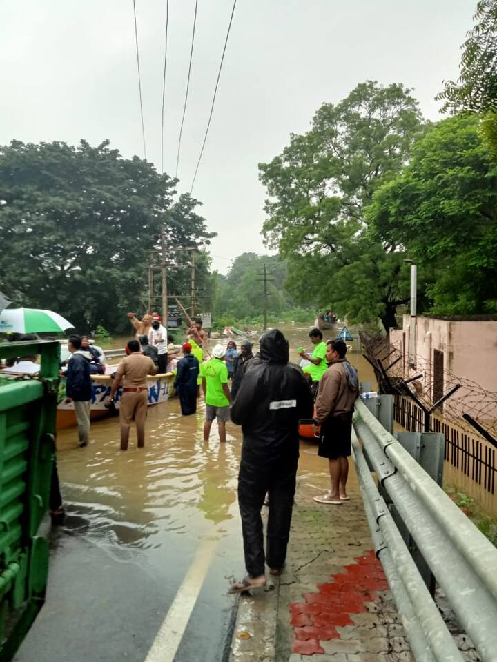தமிழக அரசு விரைந்து செயல்பட்டு, வெள்ள நிவாரண பணிகளை மேற்கொண்டது