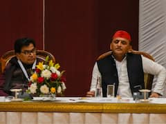 विपक्षी सांसदों के निलंबन पर अखिलेश यादव का तंज, कहा- ज्यादा क्षमता वाली बड़ी संसद....