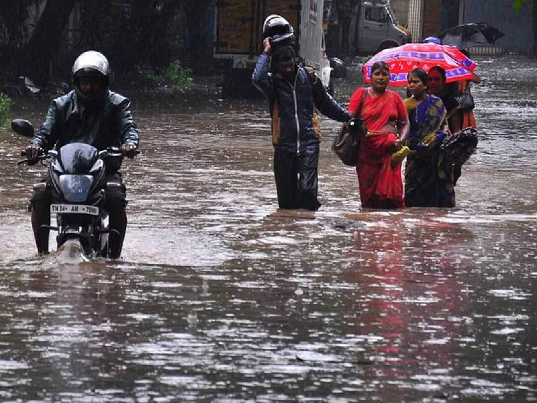TN Rain Alert: தொடரும் மழை.. மதியம் 1 மணி வரை 5 மாவட்டங்களுக்கு எச்சரிக்கை.. எந்தெந்த பகுதிகளில்?