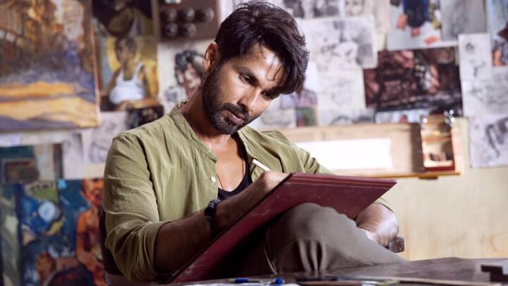 Shahid Kapoor in Farzi: The OG millennial heartthrob Shahid made his debut on OTT with Farzi. And right after the first episode, we all knew that he ventured into the web space only to win hearts. 