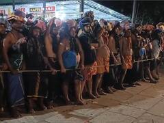 Lathicharge In Sabarimala: శబరిమలలో దర్శనానికి ఇంకెంతసేపు అని అడిగిన భక్తులపై లాఠీఛార్జ్